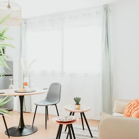 - Le Quai 01 Apartment