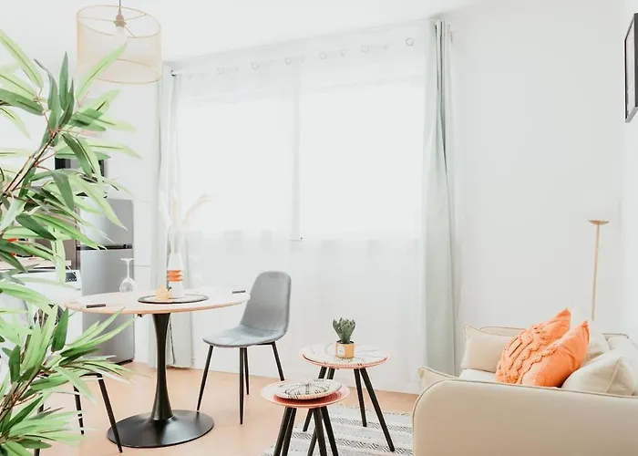 - Le Quai 01 Apartment