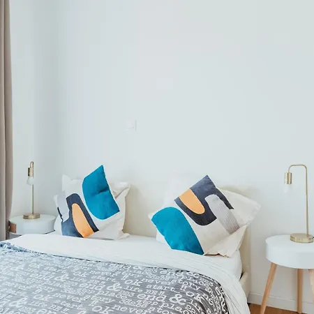 - Le Quai 01 Apartment